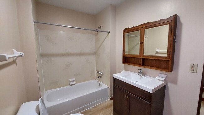 Building Photo - 118 King Ave