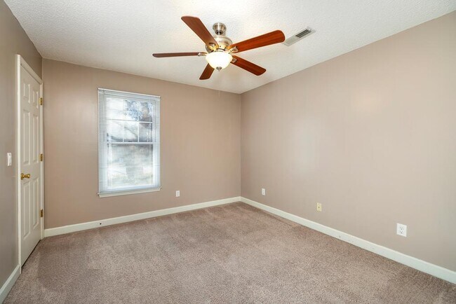 Building Photo - 921 Arnaud St