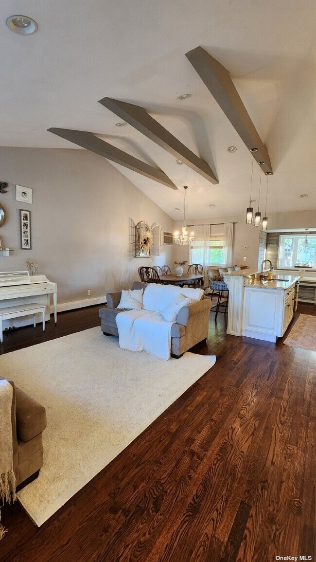 Building Photo - 350 Linden St