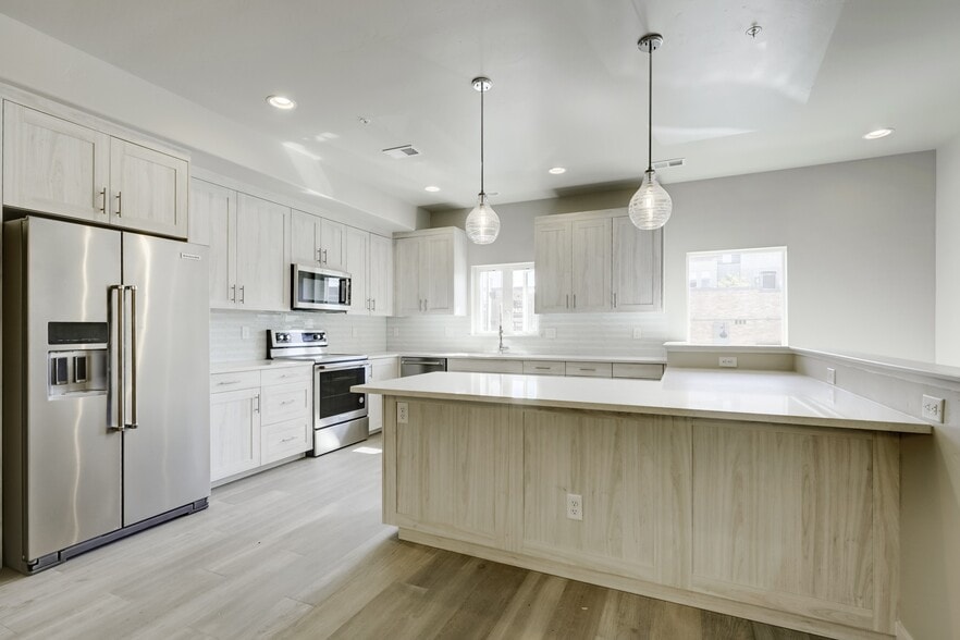Building Photo - 4431 Tennyson St