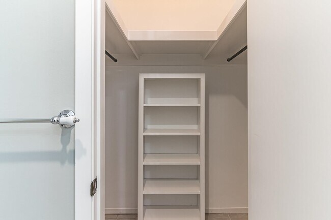 Building Photo - 1822 Greenwood Ln