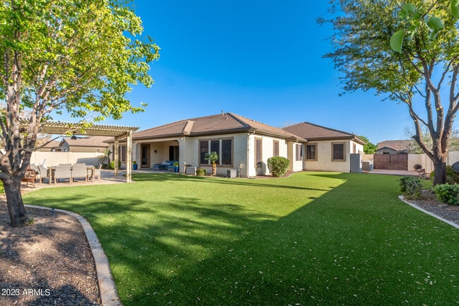 Building Photo - 19888 E Russet Rd