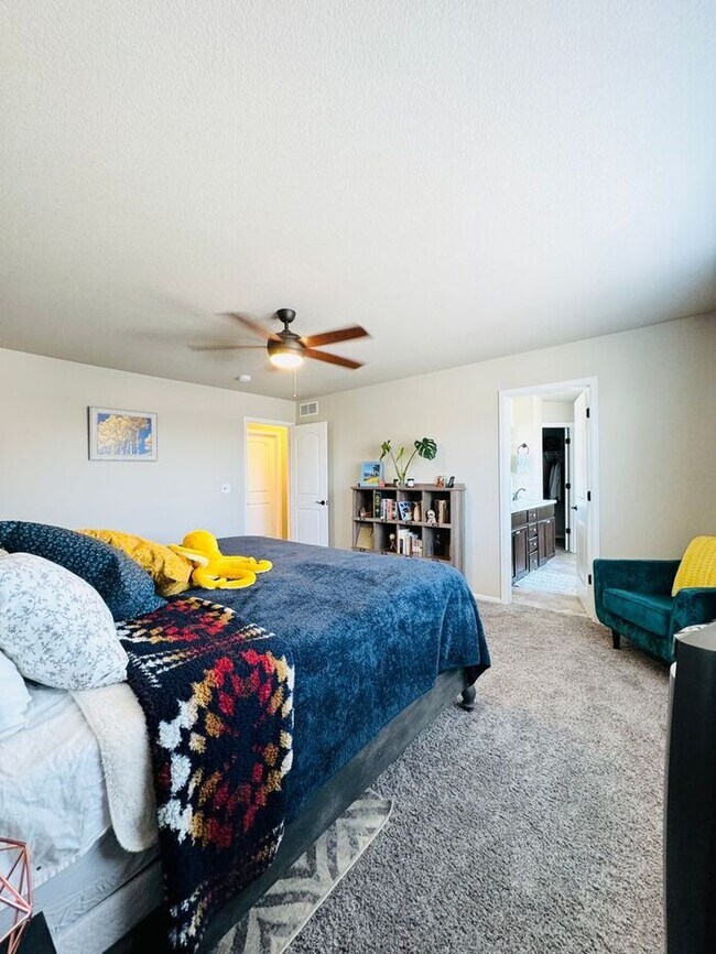 Building Photo - Spacious 3 bed/ 2.5 bath House In Severance