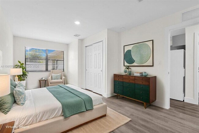 Building Photo - 1730 Acapulco Dr