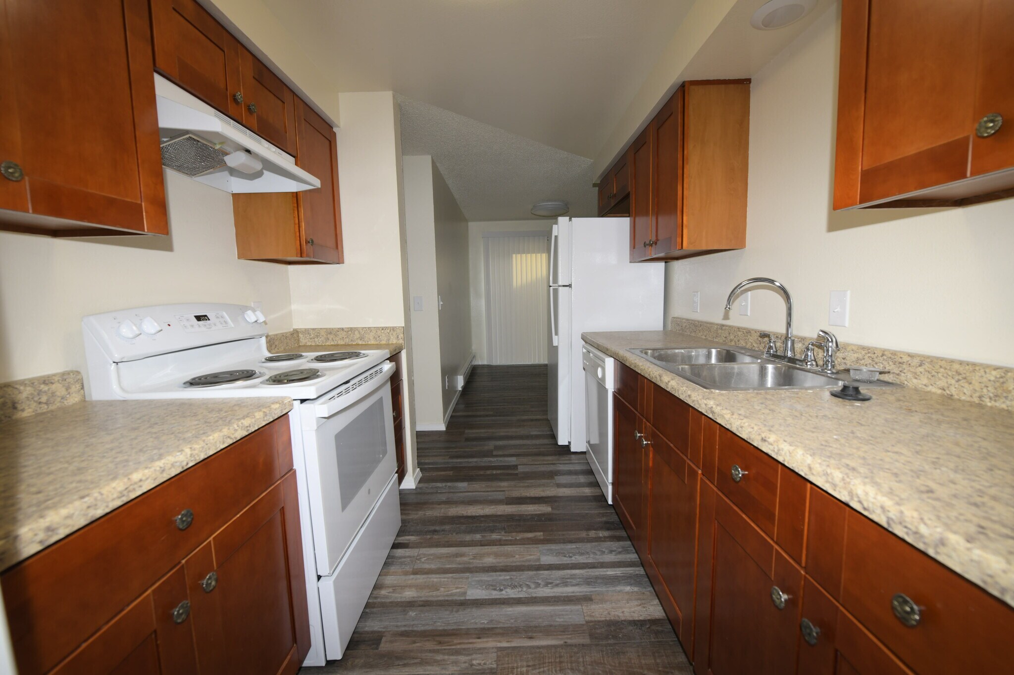 Kitchen - 4768 State St