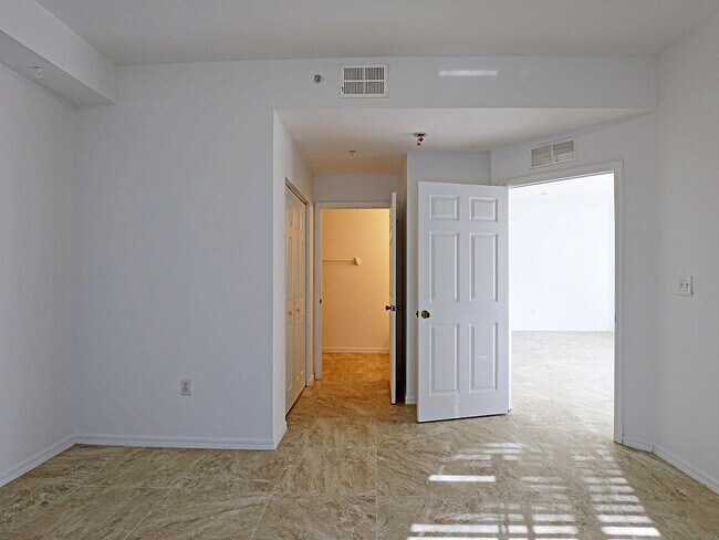 Building Photo - Bellamar 15385-411