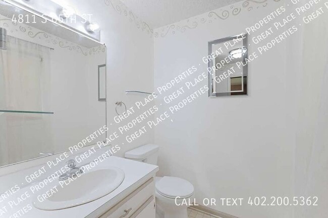 Building Photo - 4811 S 65th St