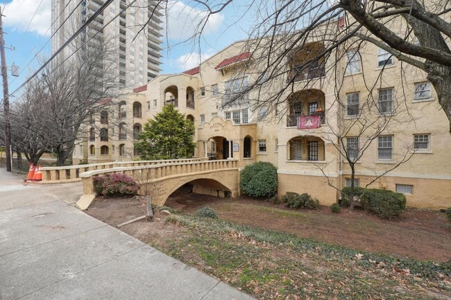 Building Photo - 2855 Peachtree Rd NE