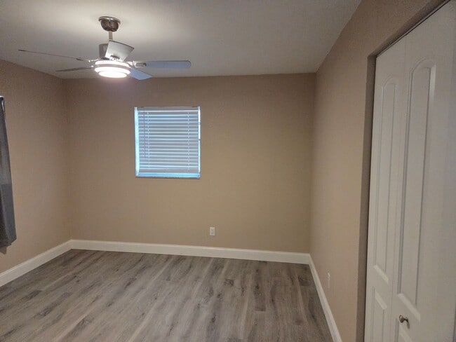 Building Photo - REMOLEDED WITH AWESOME KITCHEN