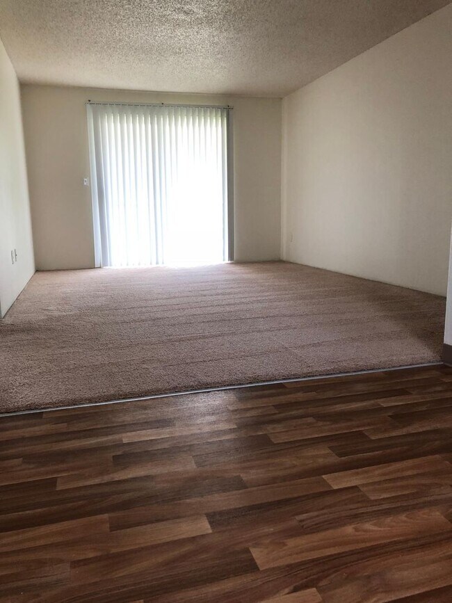 Building Photo - St. Johns 1 bedroom 1 bath in park-like setting.