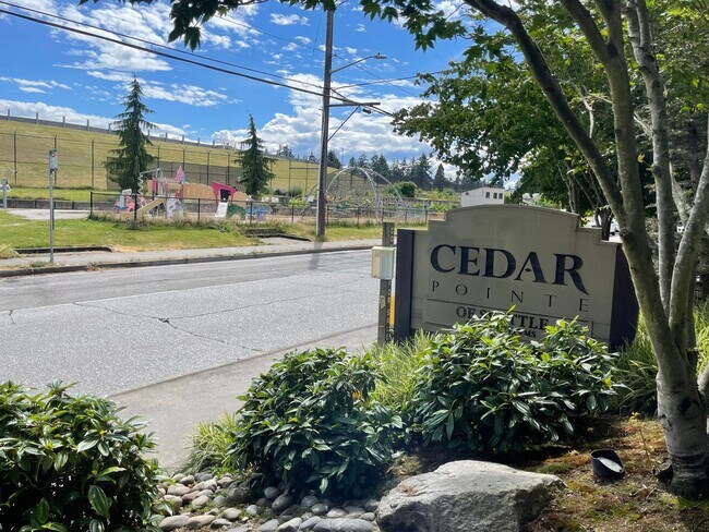 Building Photo - Spacious Condo in North Seattle!