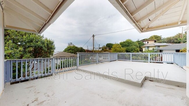 Building Photo - 99-639 Halawa Dr