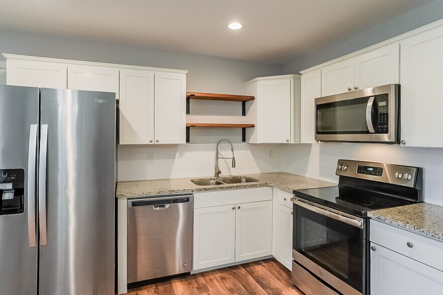 Building Photo - 5355 Forest Downs Cir