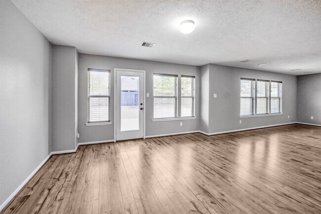 Building Photo - 1107 Epworth Ct.