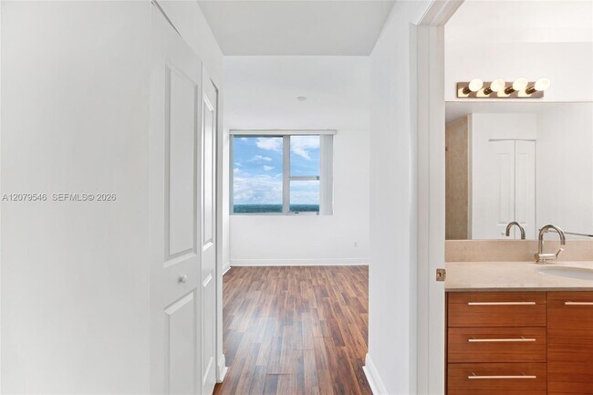 Building Photo - 2641 N Flamingo Rd