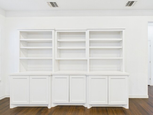 Building Photo - Sunroom Serenity & Backyard Bliss Retreat