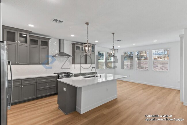 Building Photo - 439 Monastery Dr