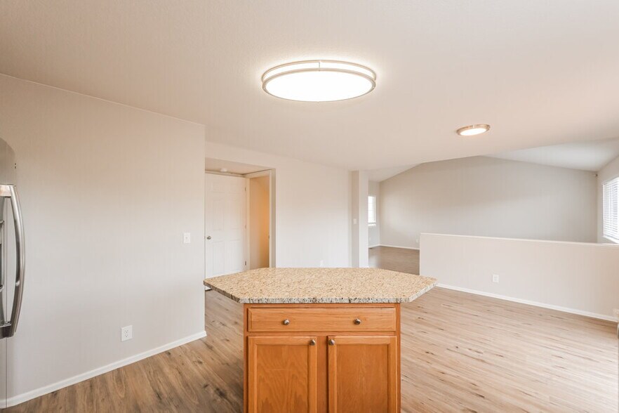 Building Photo - 647 Branding Iron Ln