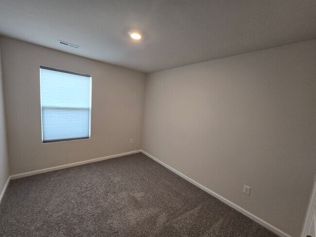 Building Photo - BRAND NEW 3 BEDROOM TOWNHOUSE IN PRINCE GEORGE