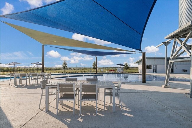 Building Photo - Beautiful like-new 3 bed | 2 bath home - Amazing community amenities!