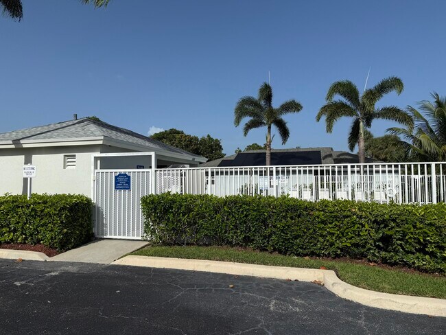 Building Photo - 112 Sunset Blvd