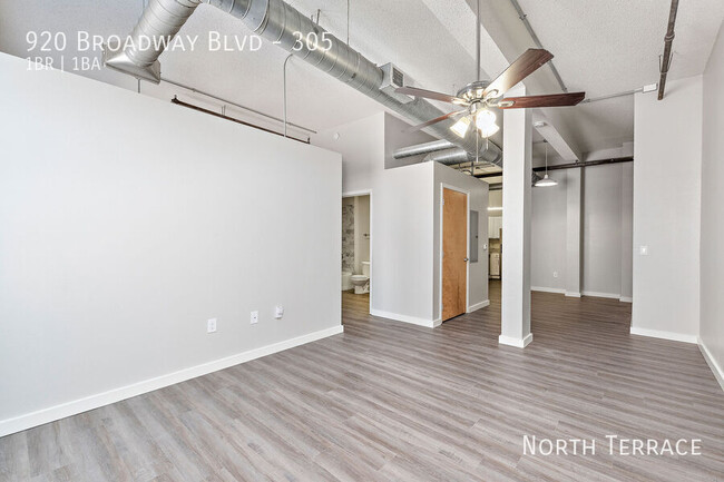 Building Photo - ? Trendy 1BR Loft in the Heart of Downtown...