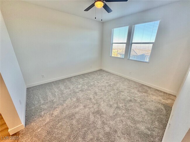 Building Photo - 1548 Little Penguin St