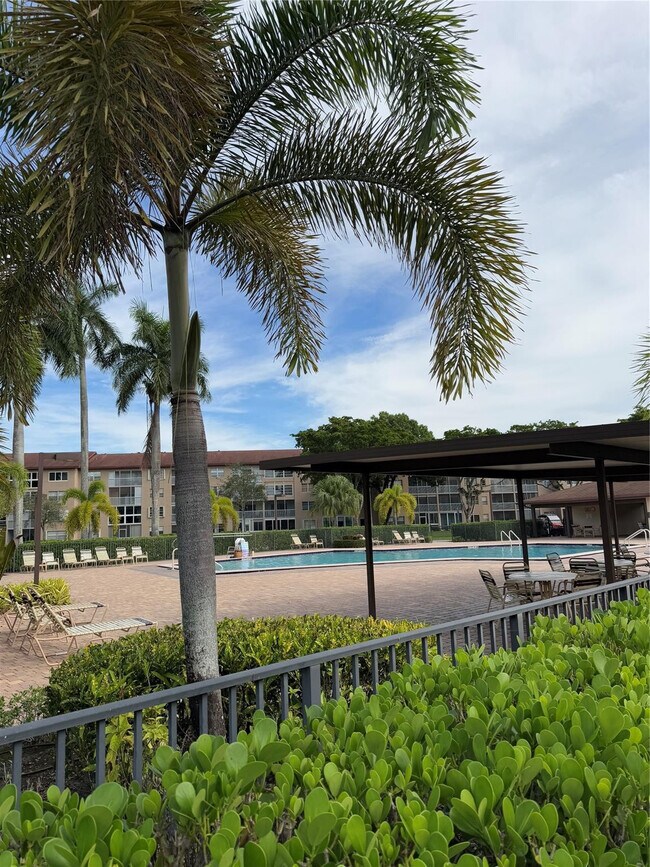 Building Photo - 12850 SW 4th Ct