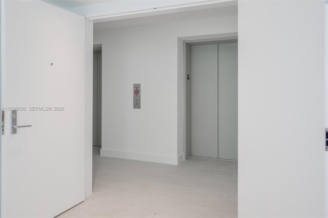 Building Photo - 700 NE 24th St