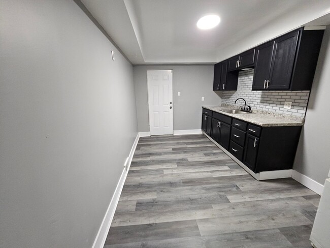 Building Photo - Newly updated 2 bedroom 1 bsth apartment i...