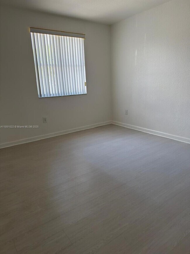 Building Photo - 2903 SE 17th Ave