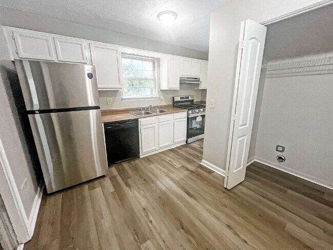 Building Photo - 3450 Kingswood Run