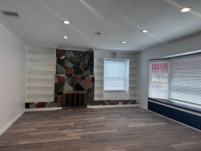 Building Photo - Coming Soon and Ready For a June 15th Move...