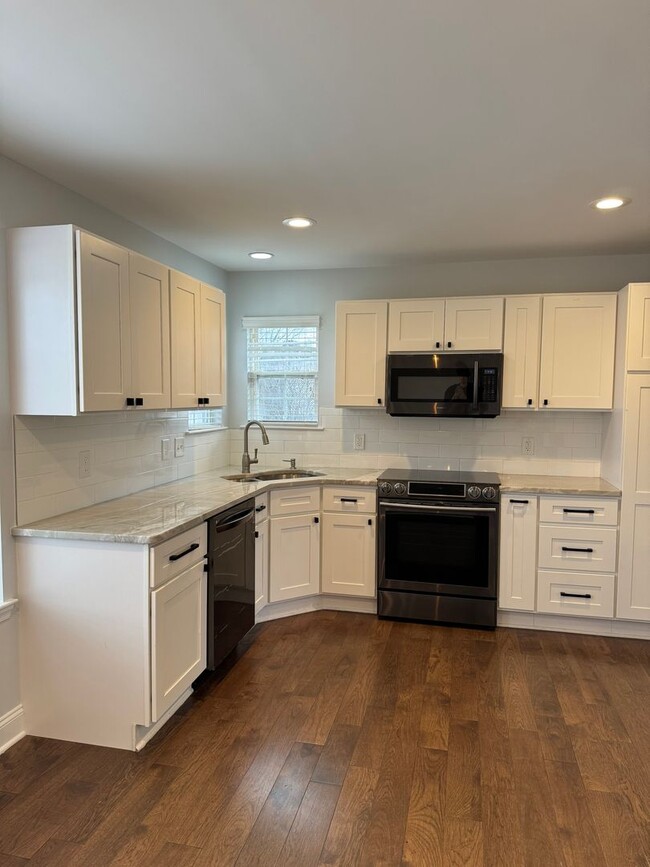 Building Photo - Remodeled THREE BEDROOM TWIN in PARKLAND SD