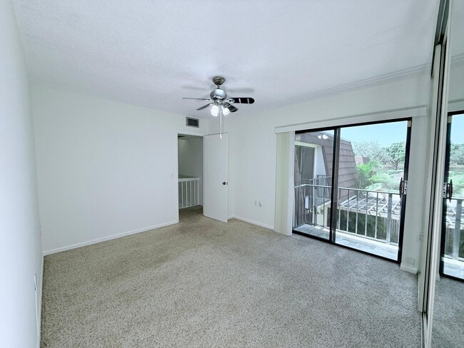 Building Photo - 710 7th Ln