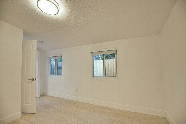 Building Photo - 1019 41st St