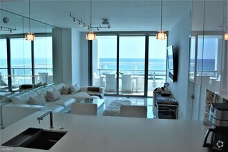 Building Photo - 2 br, 2 bath Condo - 6799 Collins Ave Apt 704