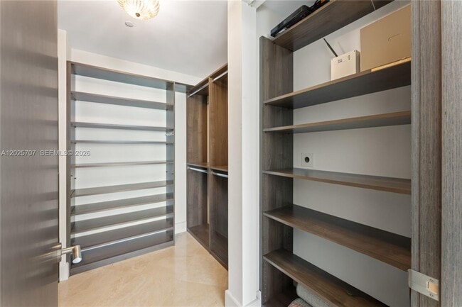 Building Photo - 5959 Collins Ave