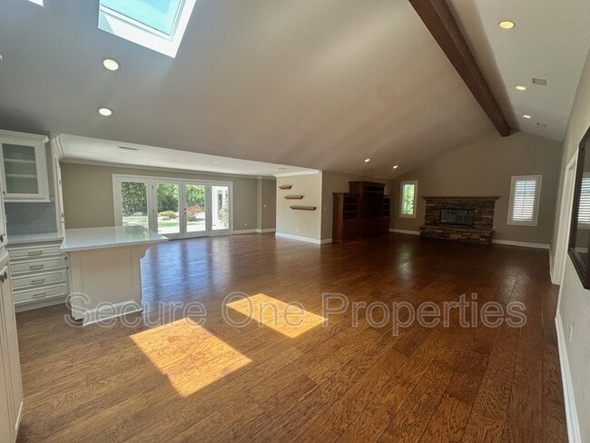Building Photo - 1695 Berkshire Dr