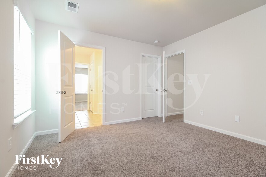 Building Photo - 302 Ashborne Ln