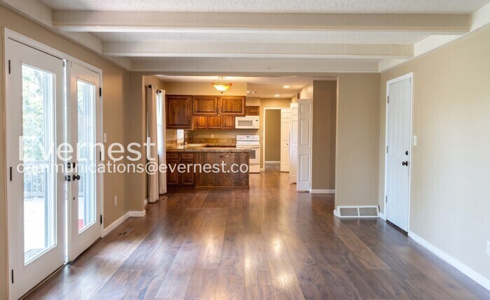 Building Photo - 1808 Riverview Dr
