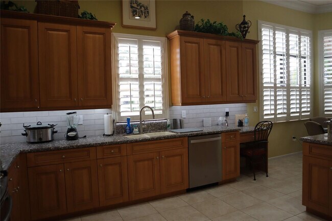 Building Photo - 6810 Fabiano Cir