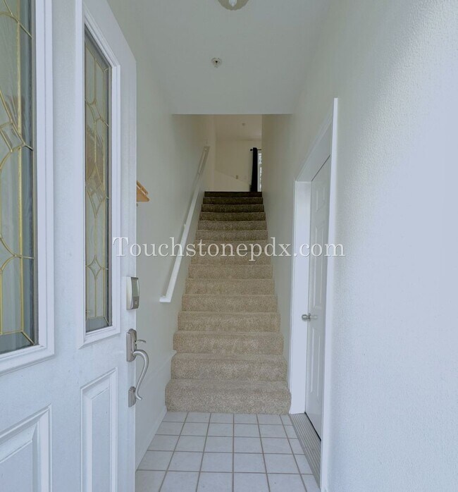 Building Photo - Light Filled 3 Bedroom Townhome with Deck, Attached Garage, and AC