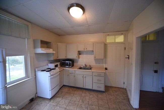 Building Photo - 4710 Schley Ave