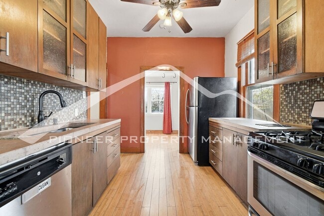 Building Photo - Beautiful Home with Fenced Yard and Washer/Dryer