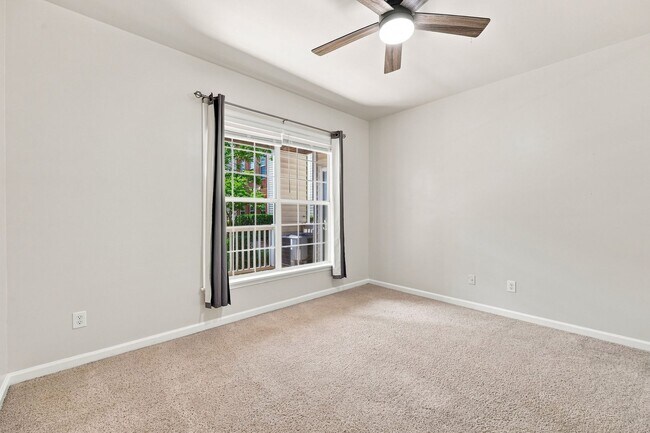 Building Photo - 270 Riverbend Dr