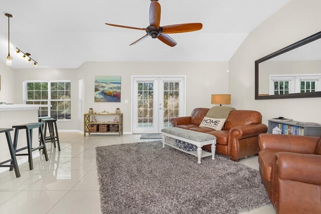 Building Photo - 308 A St