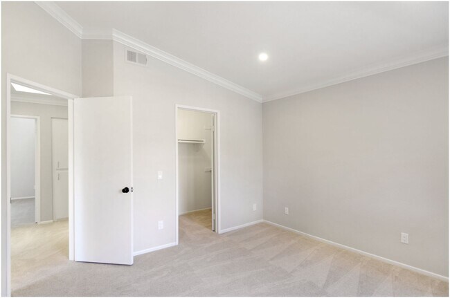 Building Photo - 6 Corniche Dr