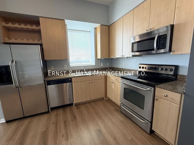 Building Photo - 388 E Ocean Blvd