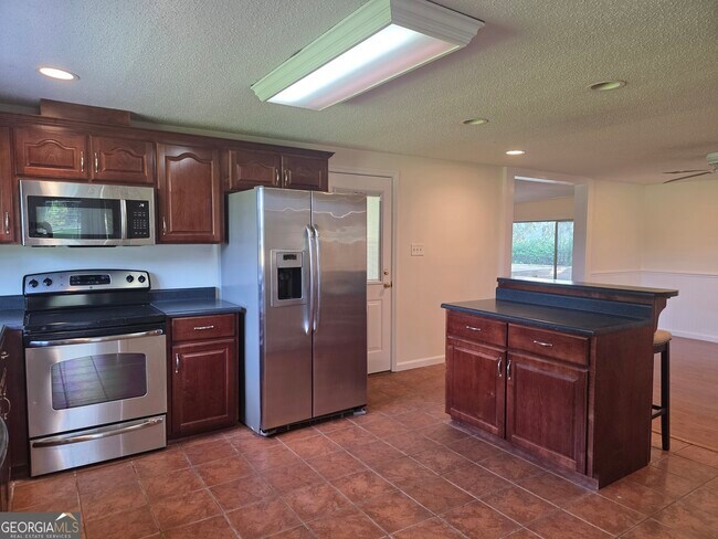 Building Photo - 807 Pound Rd